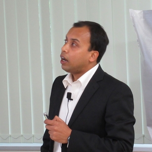 Dr.Chandra Debraｊ