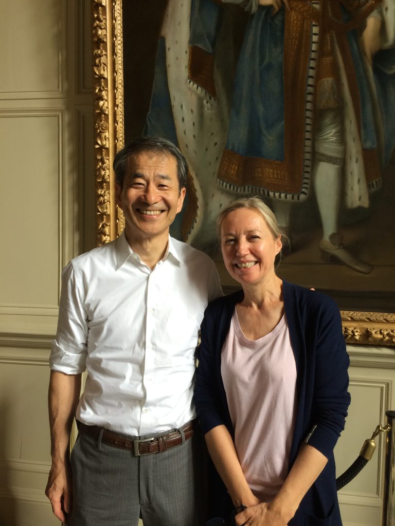 From the left, Prof. Mikami and Prof. Veronique Gouverneur from University of oxford.