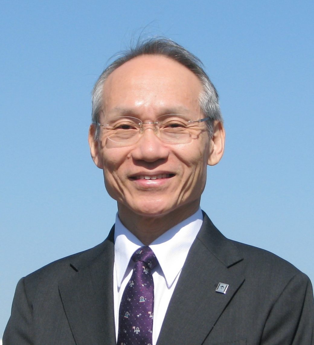 Tokyo Tech Director-General of IIR Professor<br />
Toru Hisabori