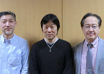 成田匡志特定教授(ケンブリッジ大学 キャヴェンディッシュ研究所)と益研究院長の意見交換