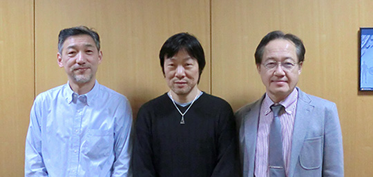 成田匡志特定教授(ケンブリッジ大学 キャヴェンディッシュ研究所)と益研究院長の意見交換