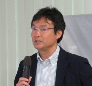 東教授