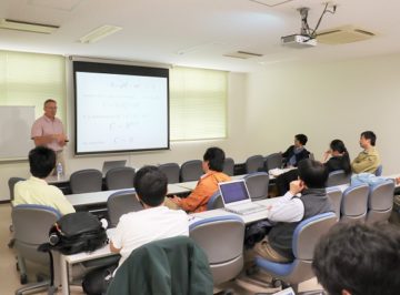 【開催報告】高安研究室WRHI海外特任教授による講義(3/19開催）