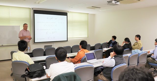 【開催報告】高安研究室WRHI海外特任教授による講義(3/19開催）