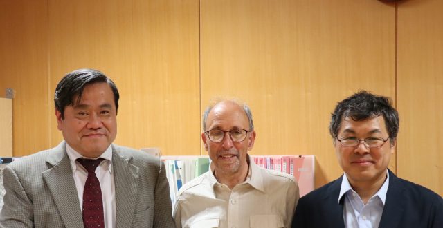 Mattanjah S. de Vries博士が特任教授として科学技術創成研究院に着任しました。