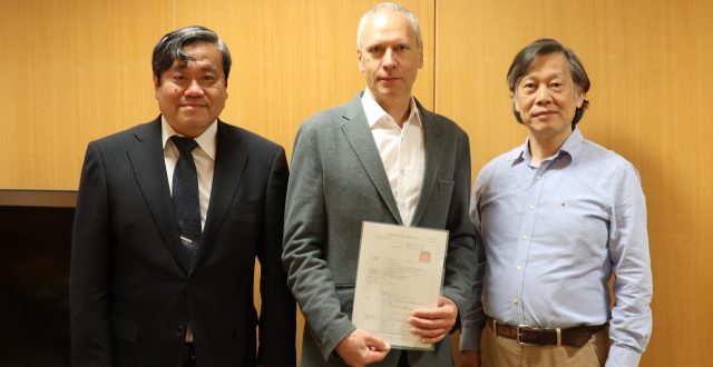 Victor Streltsov博士が特任教授として科学技術創成研究院に着任しました。